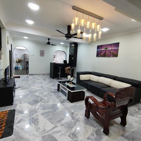 Three-Bedroom House At Tyara Homestay Sunway Petaling Jaya Exterior photo